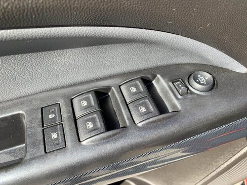 Used 2016 Chevrolet Colorado Z71 AWD/4WD image 12