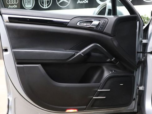 Used 2017 Porsche Cayenne S Platinum image 9