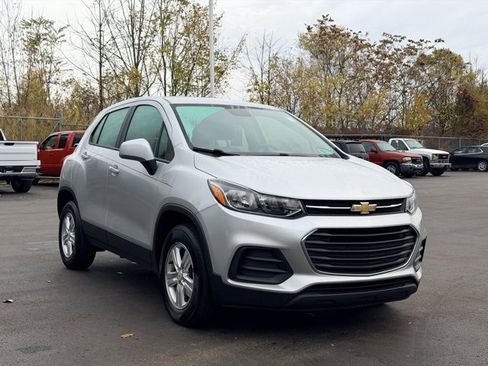 Used 2017 Chevrolet Trax LS image 2