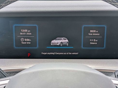 Certified 2025 Volkswagen Tiguan S FWD image 33
