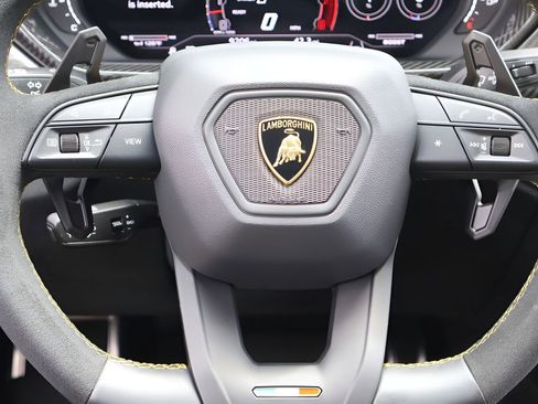 Used 2024 Lamborghini Urus Performante AWD/4WD image 23