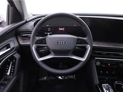 Used 2025 Audi Q5 Premium w/ Convenience Package image 13