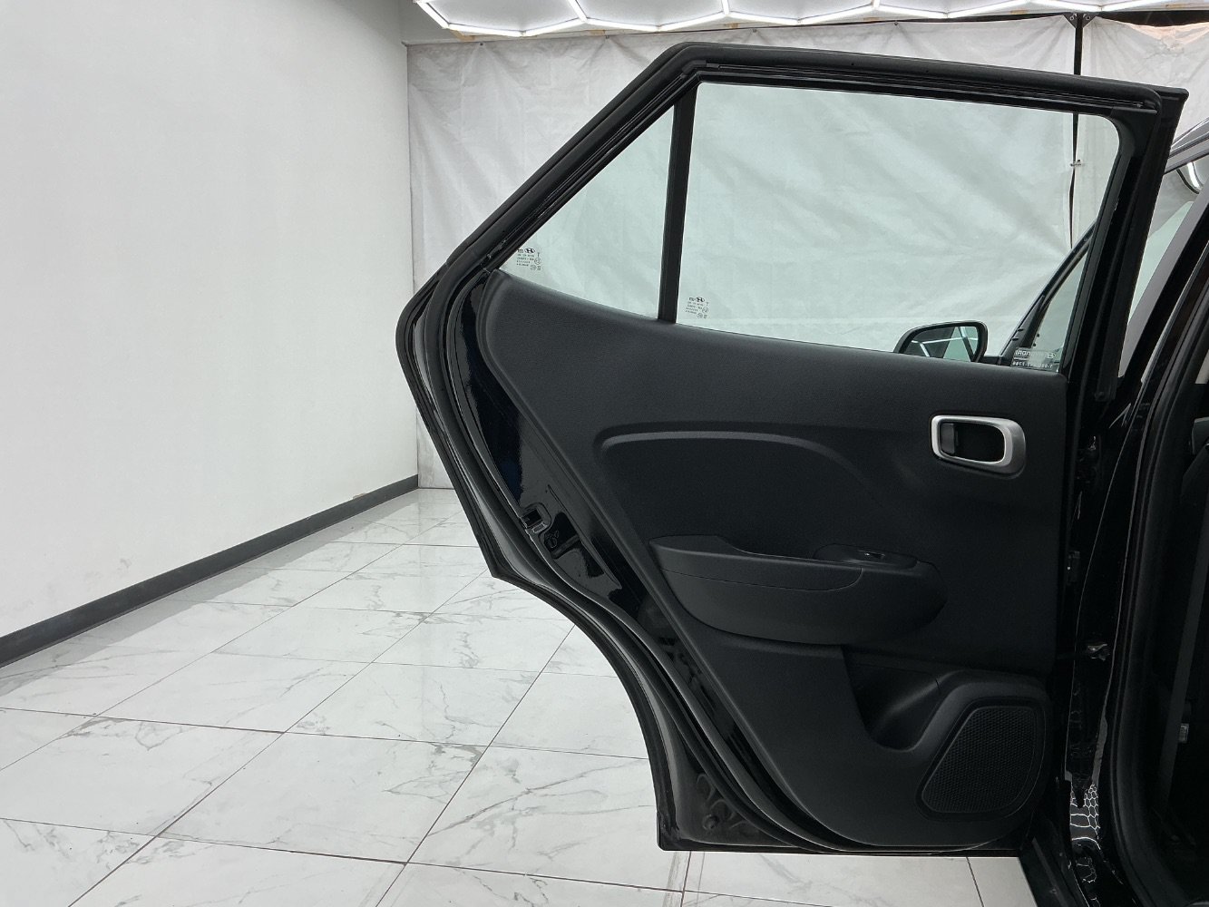 Used 2021 Hyundai Venue SE FWD image 24