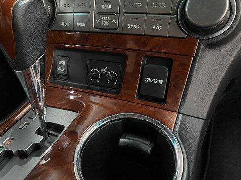 Used 2011 Toyota Highlander Limited AWD/4WD image 30