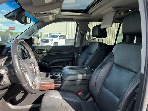 Used 2019 GMC Yukon XL SLT w/ Premium Edition AWD/4WD image 10