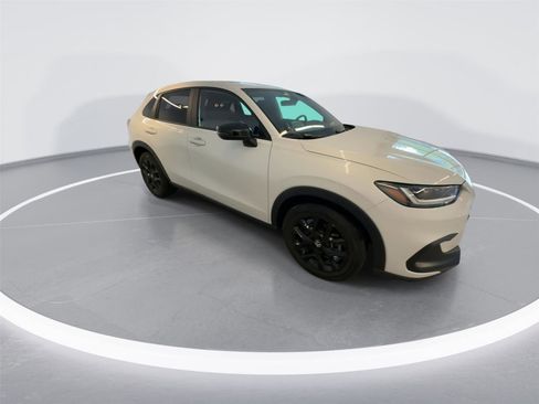 Used 2023 Honda HR-V Sport image 2