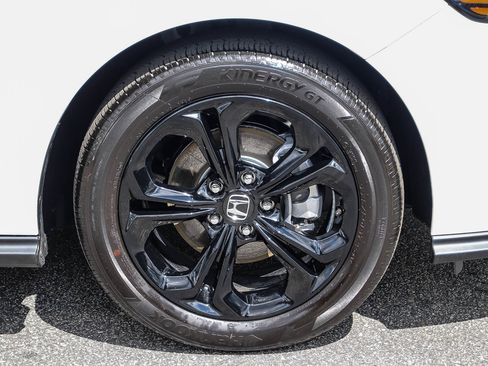 Used 2025 Honda Accord SE image 11