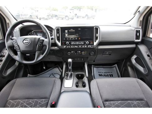Used 2025 Nissan Frontier SV w/ SV Convenience Package RWD image 7