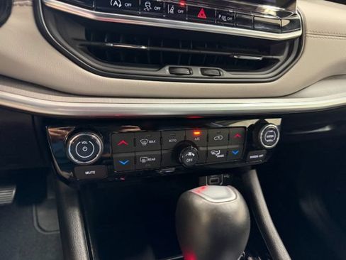 Used 2025 Jeep Compass Limited AWD/4WD image 18
