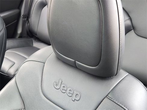 Used 2022 Jeep Cherokee Limited image 15