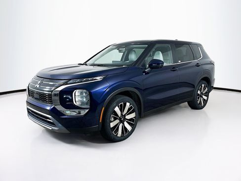 Used 2025 Mitsubishi Outlander SE AWD/4WD image 3