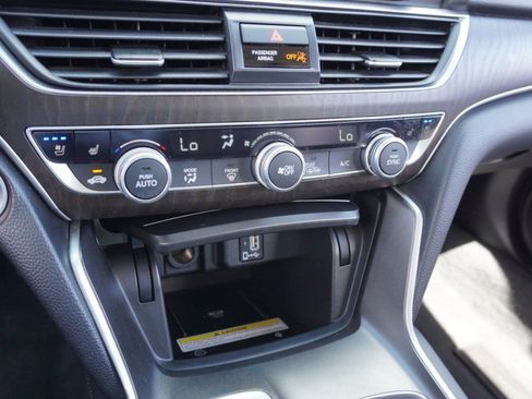 Used 2019 Honda Accord Touring image 19
