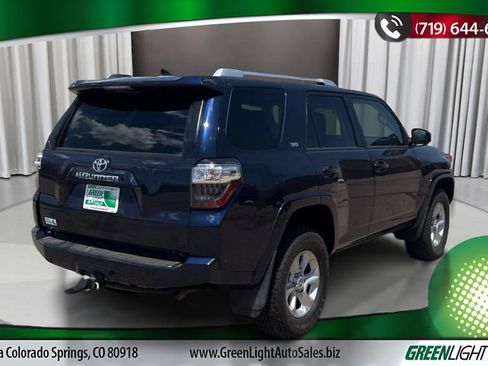 Used 2017 Toyota 4Runner SR5 AWD/4WD image 5