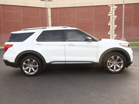 Used 2020 Ford Explorer Platinum w/ Premium Technology Package AWD/4WD image 40