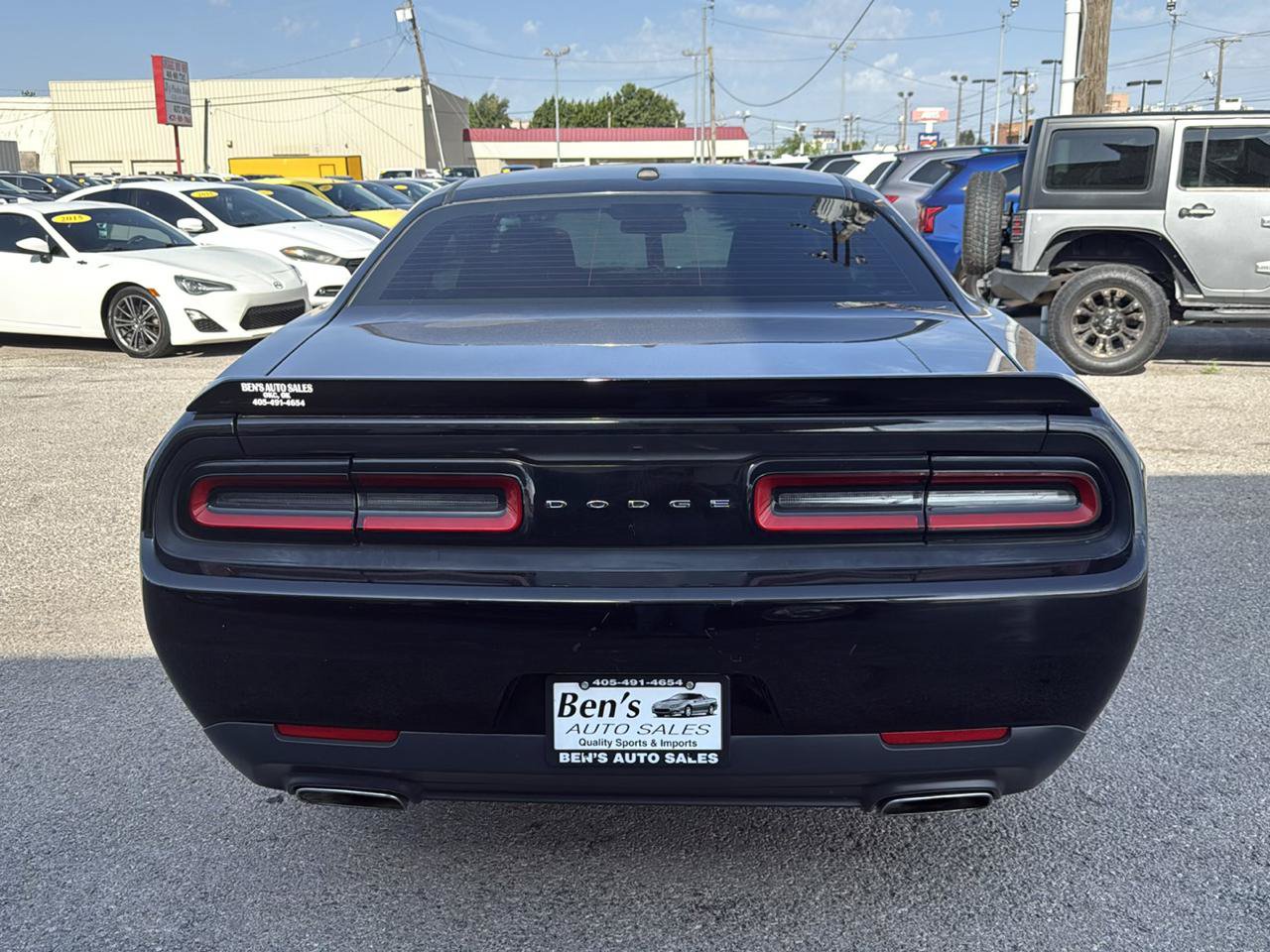 Used 2015 Dodge Challenger SXT RWD image 7