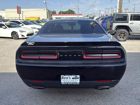 Used 2015 Dodge Challenger SXT RWD image 7