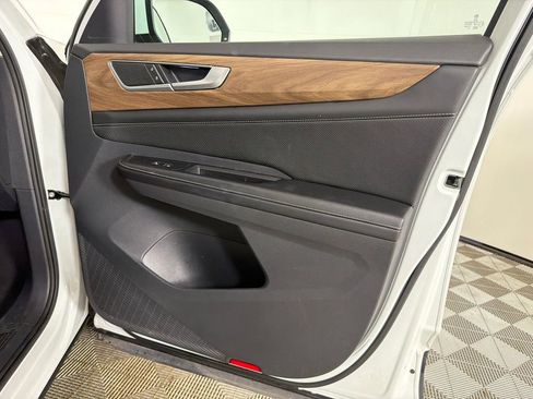 Used 2024 Volkswagen Atlas SE FWD image 14