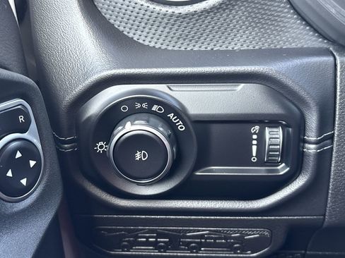 Used 2025 Jeep Wrangler Unlimited Rubicon AWD/4WD image 26