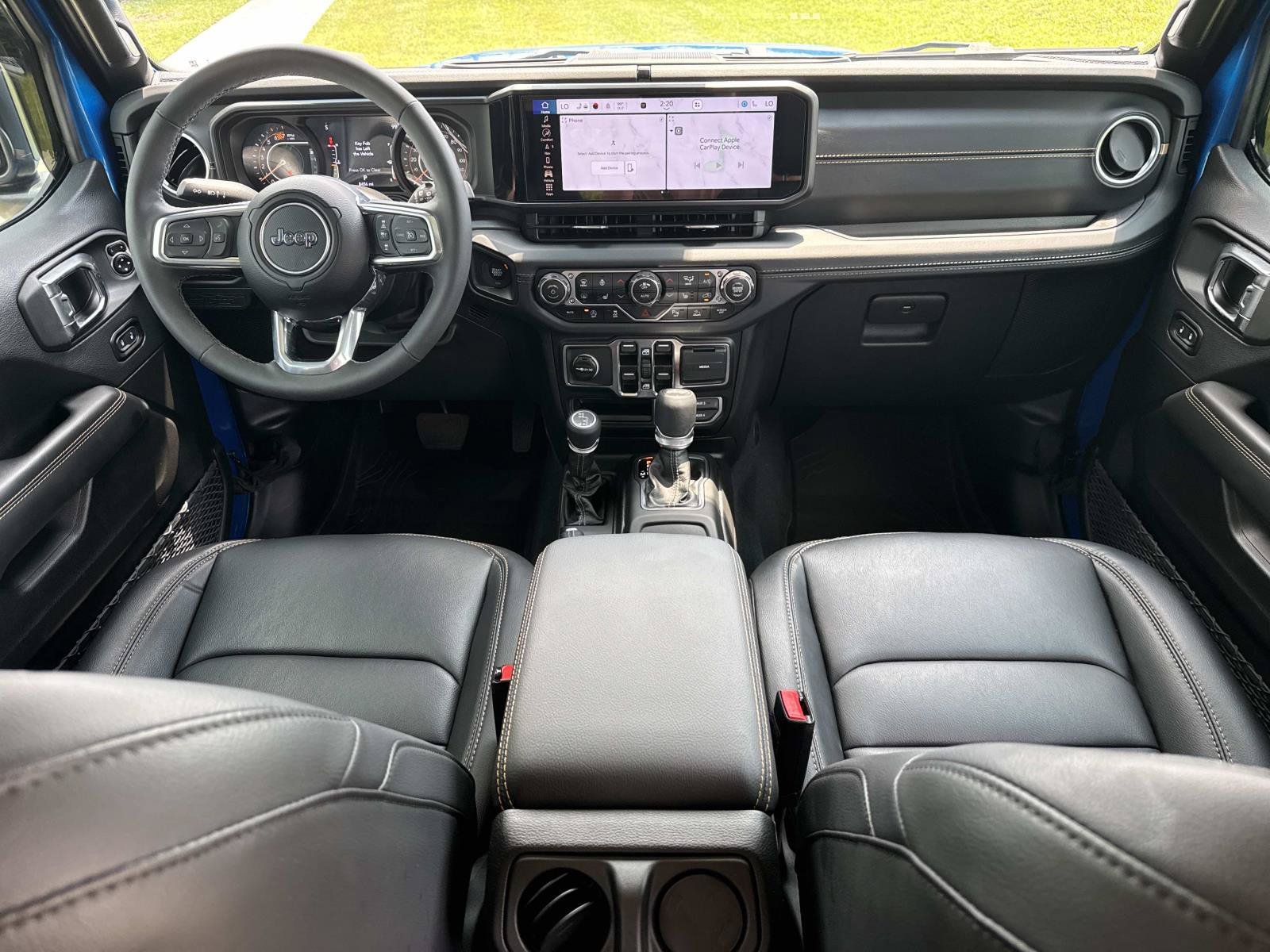 Used 2025 Jeep Wrangler Unlimited Sahara AWD/4WD image 28