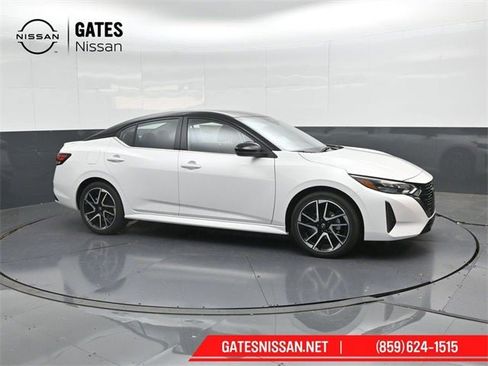New 2025 Nissan Sentra SR image 1