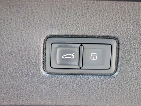 Used 2018 Audi Q7 3.0T Prestige w/ Prestige Package image 16