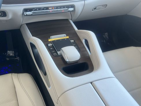 Certified 2025 Mercedes-Benz GLE 450e 4MATIC image 34