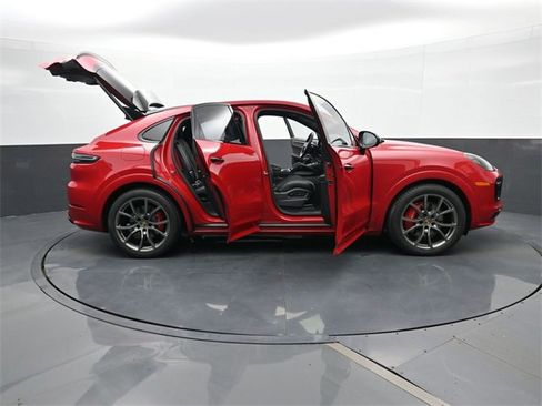 Used 2023 Porsche Cayenne GTS w/ Assistance Package image 34