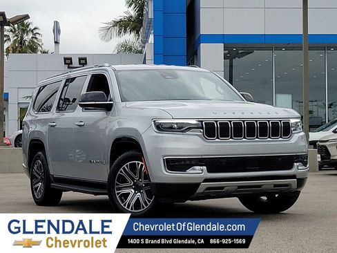 Used 2024 Jeep Wagoneer L Series II RWD image 1
