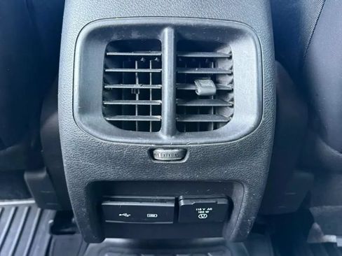 Used 2019 Jeep Cherokee Limited AWD/4WD image 10