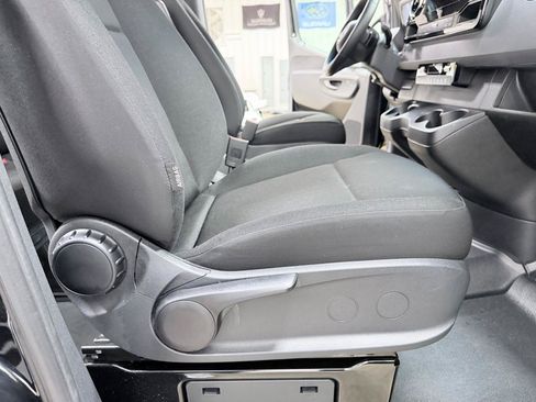Used 2025 Mercedes-Benz Sprinter 2500 image 31