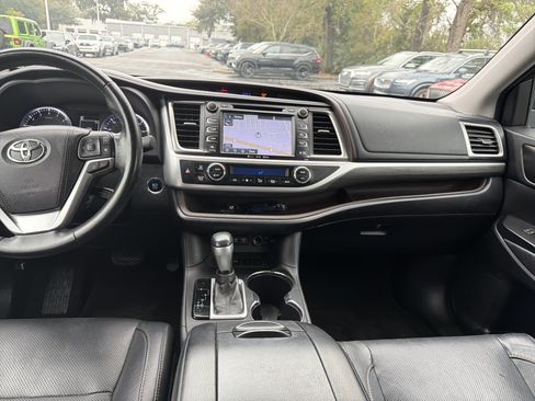 Used 2017 Toyota Highlander Limited Platinum image 31