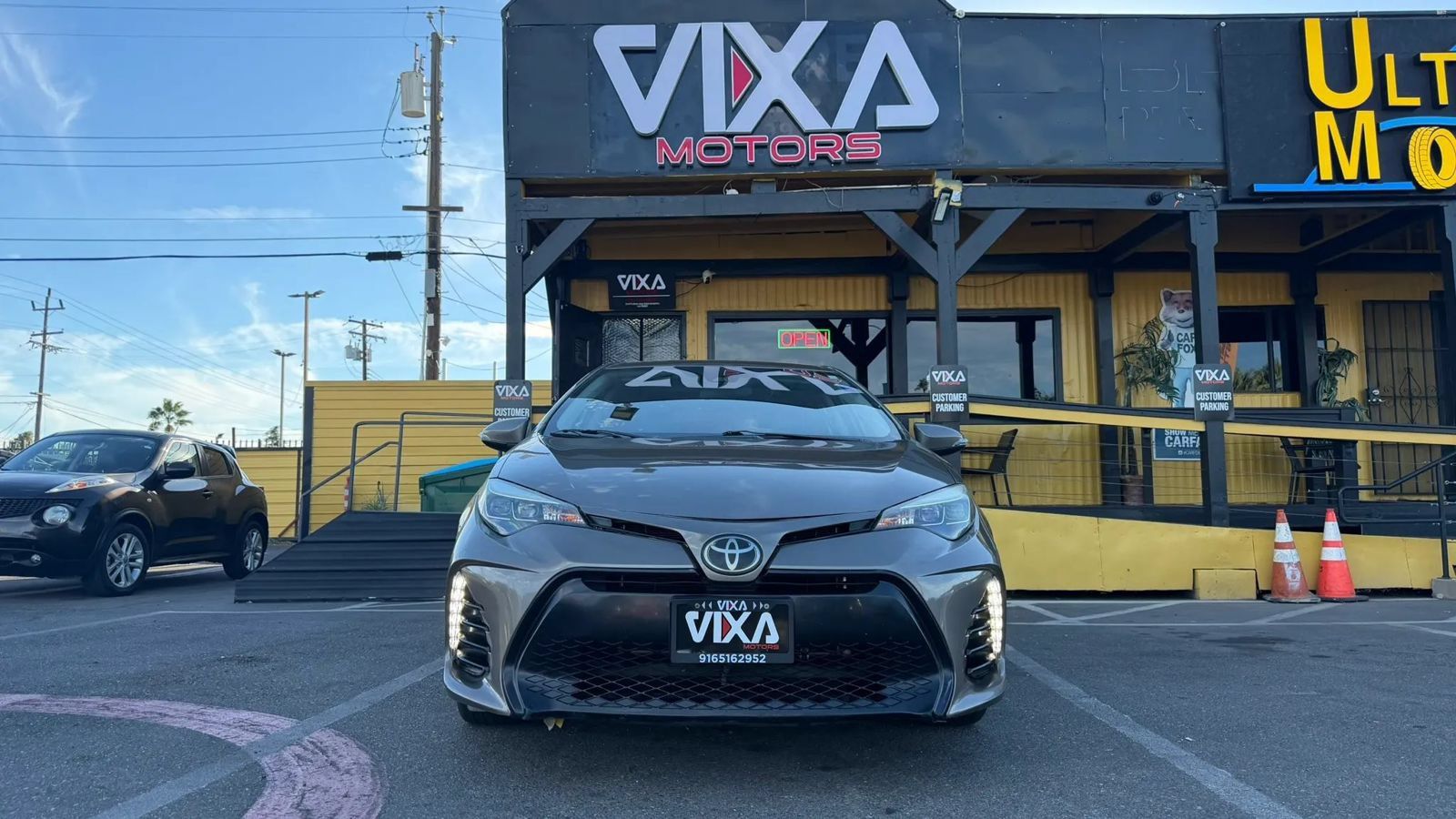 Used 2019 Toyota Corolla SE FWD image 2