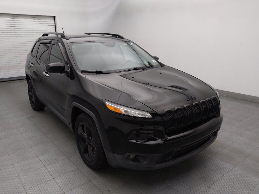 Used 2018 Jeep Cherokee Latitude w/ Altitude Package FWD image 13