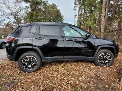 Used 2024 Jeep Compass Trailhawk image 4