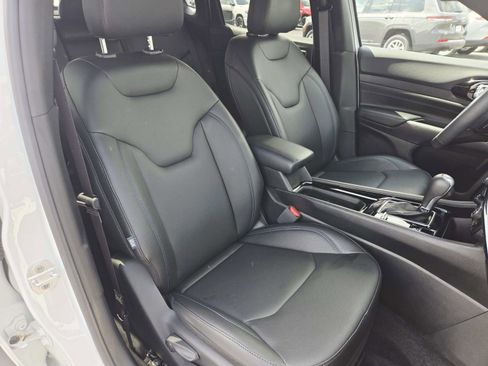 Used 2025 Jeep Compass Limited w/ High Altitude Package AWD/4WD image 17