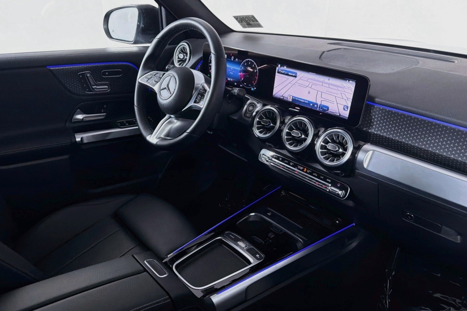 Used 2024 Mercedes-Benz GLB 250 4MATIC image 18