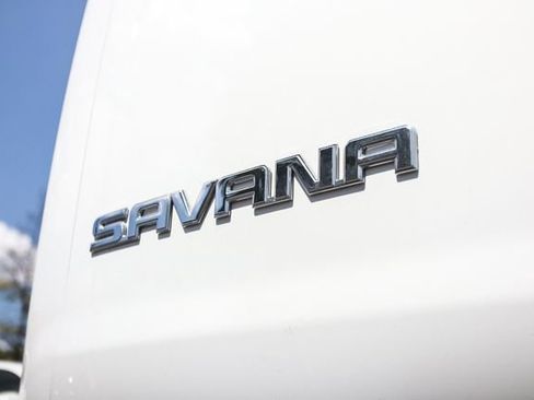 Used 2022 GMC Savana 2500 w/ Chrome Appearance Package RWD image 15