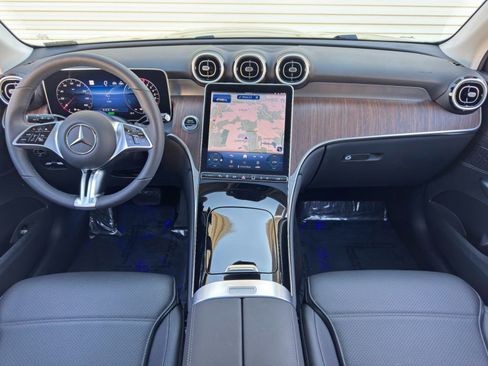 Used 2025 Mercedes-Benz GLC 350e 4MATIC image 13
