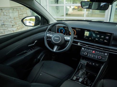 Certified 2026 Hyundai Tucson SE image 14