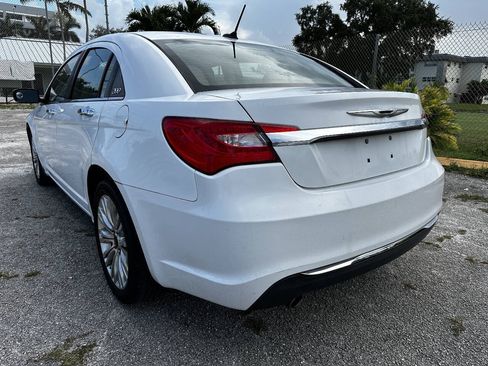 Used 2011 Chrysler 200 Limited FWD image 9