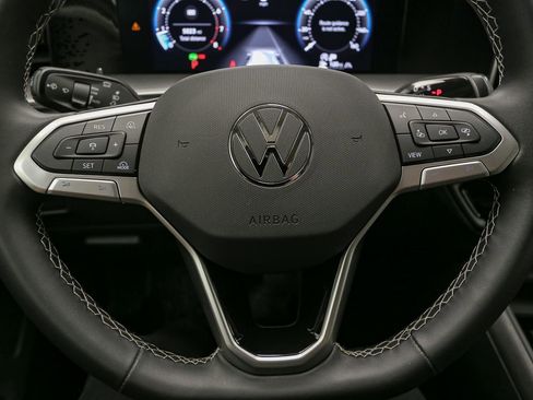 Used 2025 Volkswagen Tiguan S image 32