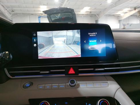 Certified 2025 Hyundai Elantra Limited FWD image 24