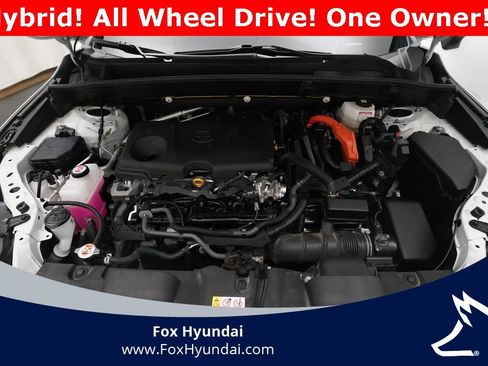 Used 2024 Toyota Venza XLE image 3