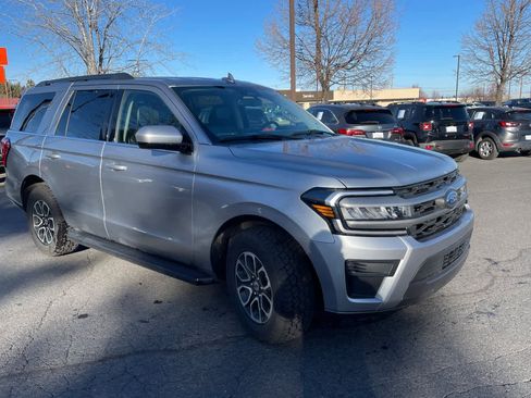 Used 2024 Ford Expedition XLT image 9