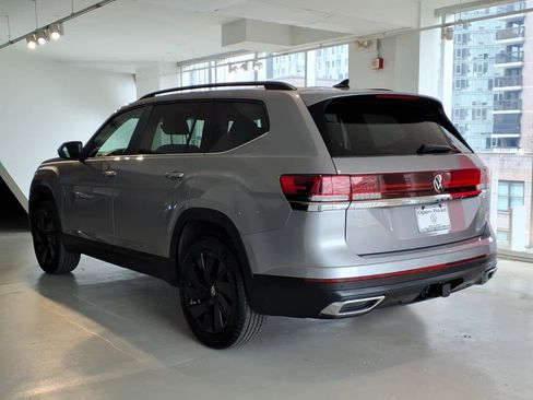 Used 2024 Volkswagen Atlas SE FWD image 6