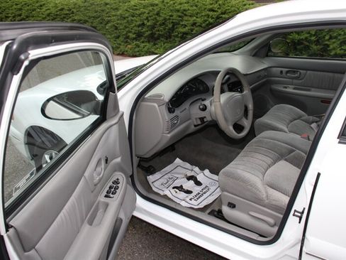 Used 1998 Buick Century Custom FWD image 5