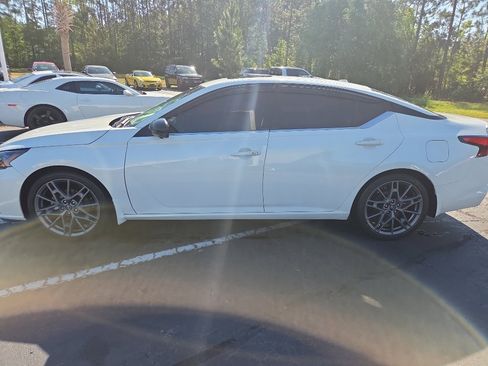 Used 2023 Nissan Altima 2.0 SR image 3