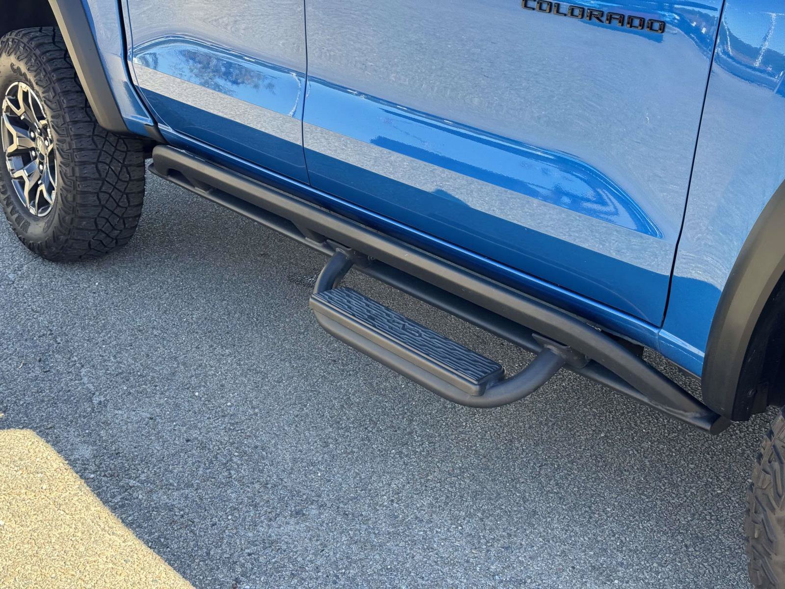 Used 2023 Chevrolet Colorado ZR2 w/ ZR2 Convenience Package III AWD/4WD image 11