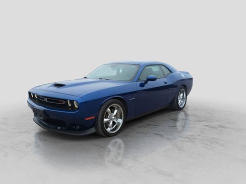 Used 2022 Dodge Challenger R/T w/ Driver Convenience Group RWD image 2