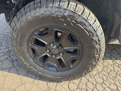 Used 2016 Jeep Wrangler Unlimited Sahara image 2